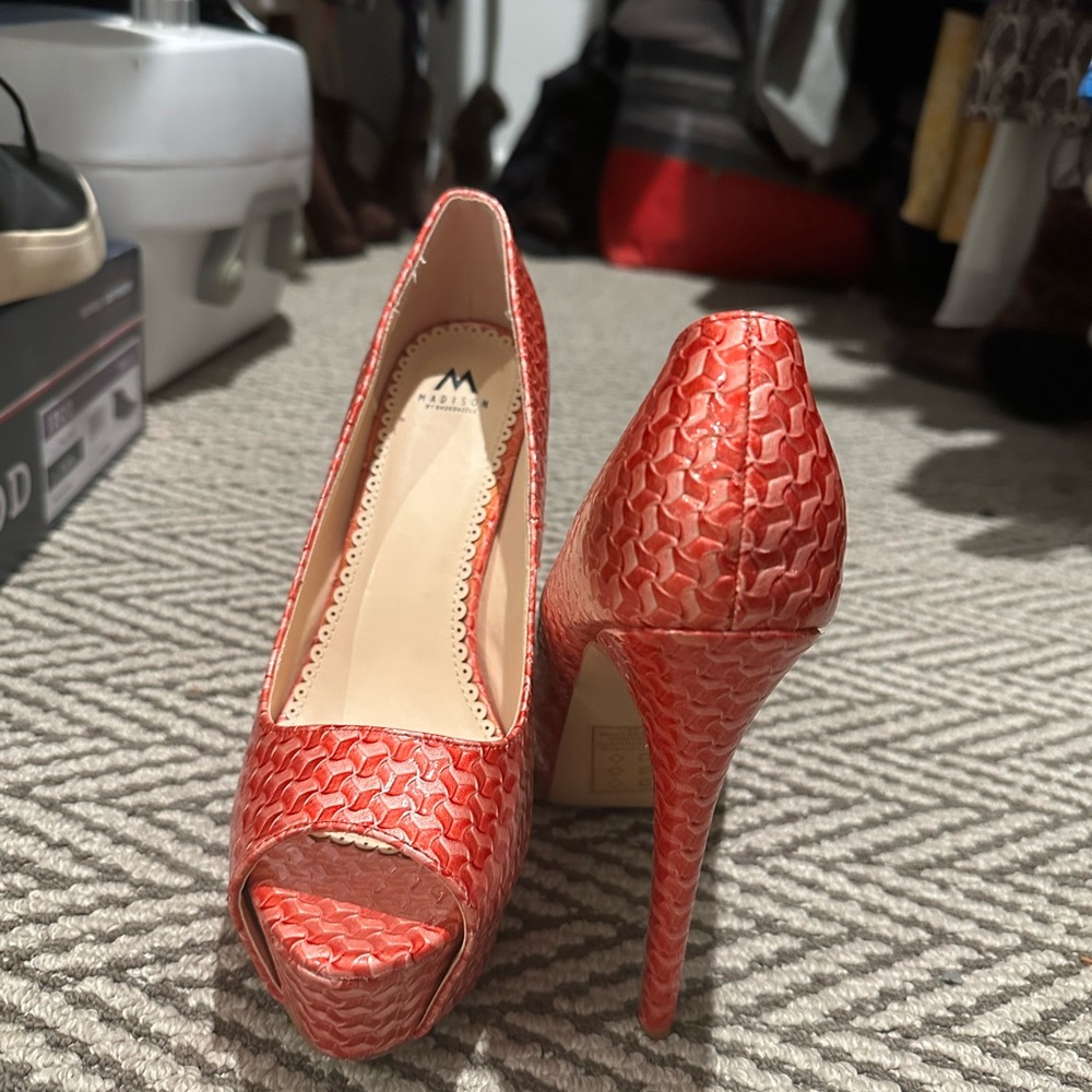 Shoe Dazzle Textured Red Peep-Toe Heels